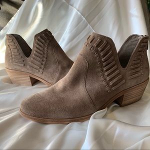 NWOT Vince Camuto suede booties